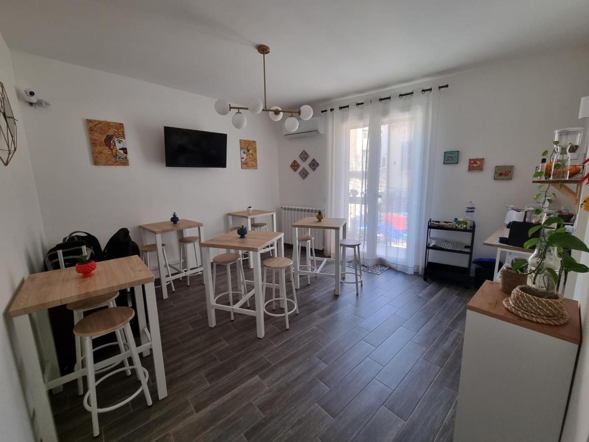 ホテル Residenza Tarzana パレルモ エクステリア 写真